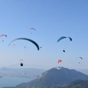 Paragliders 4492645 640
